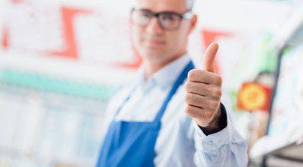 Supermarket clerk giving a thumbs up