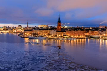Fotobehang Avondreflectie van Stockholm Riddarholmen © korkeakoski