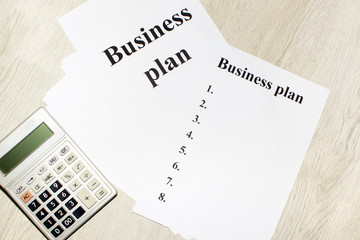 Obraz premium An inscription of the business plan, execution points, there is a calculator next to it