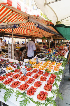 Market, Cours Saleya, Old Town, Nice, Alpes Maritimes, Cote d'Azur, Provence, France