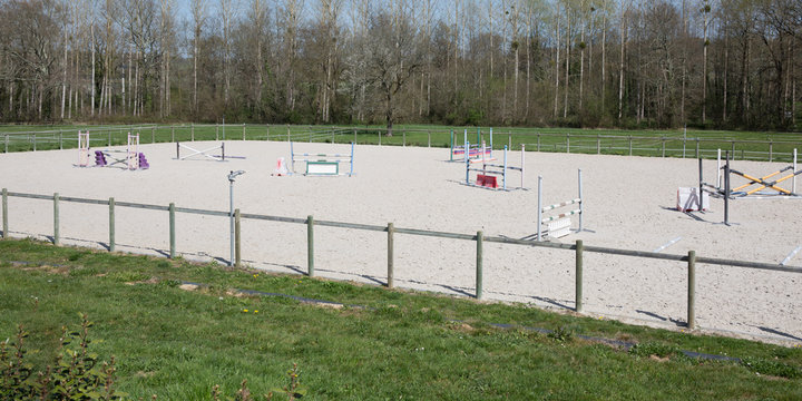 training trail to learn the horses to jump during the competitions