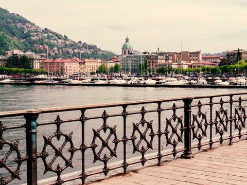 como, il parapetto storico sul lungolago