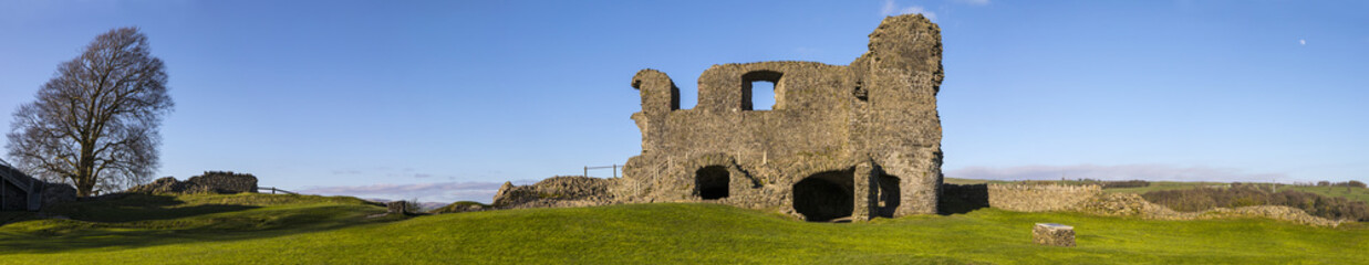 Fototapeta na wymiar Kendal Castle in Cumbria