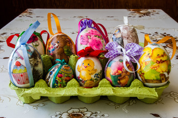 kolekcja pisanek wielkanocnych wykonanych w technice decoupage, zdobione jajka wydmuszki © Krzysztof Matloch