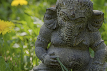 Obraz premium ganesh in a garden