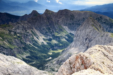 Route to Triglav: the Velo polje and Velska dolina valleys with peaks surround Vodnikov hut: Mali Draski, Veliki Draski vrh, Vernar, Tosc, Miselj vrh (Julian Alps, Triglav National Park, Slovenia) © nogreenabove2k
