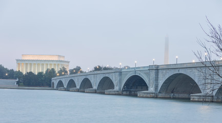 Fototapeta na wymiar Arlington Memorial Bridge to Lincoln Memorial