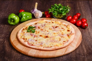 Thin pizza with ham under cheese