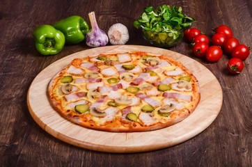 Thin pizza with bacon, mushrooms, chicken and pickled cucumbers