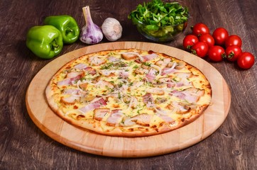 Thin pizza with bacon, mushrooms, chicken, pickled cucumbers and onions