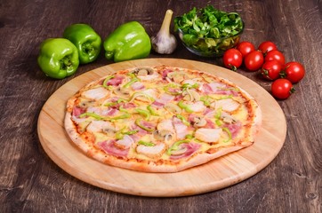 Thin pizza with bacon, mushrooms, chicken, pickled cucumbers and onions