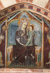 Fototapeta na wymiar Madonna in trono con Bambino; affresco del chiostro dell'abbazia di Vezzolano