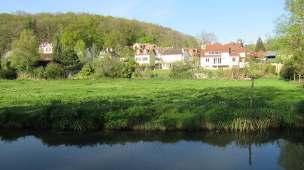 Fototapeta na wymiar La vallée de La Bièvre, rivière à Buc 