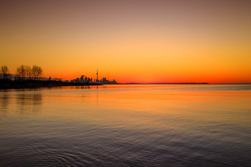 Fototapeta na wymiar Sunrise at Humber Bay Park, Toronto, Ontario, Canada