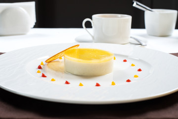 Fruit jelly with fresh oranges