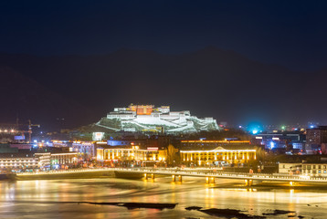 Fototapeta na wymiar night scene of lhasa city