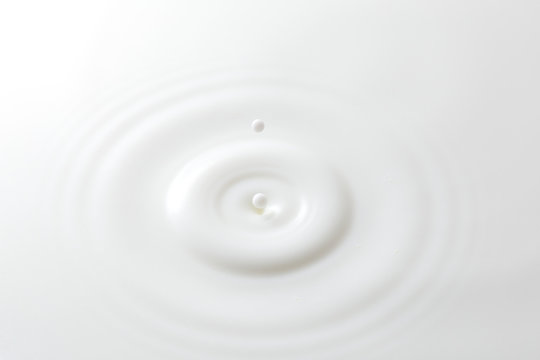milk drop with ripples