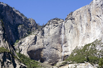 Views of trees, cliffs, and mountains in Yosemite