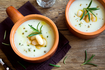 cauliflower and white bean soup