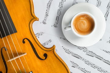 Violin on music sheets with coffee - Violino su pagine di musica con caffè