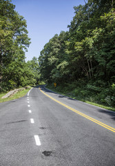 Fototapeta na wymiar scenic country road curves through Shenandoah National Park