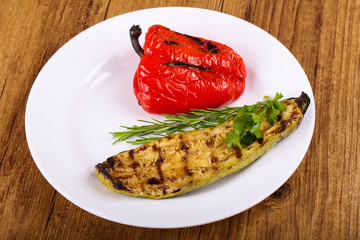 Grilled zucchini with pepper