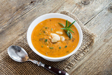 Creamy white bean and vegetable soup