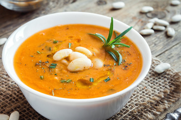 Creamy white bean and vegetable soup