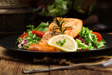 Baked salmon served with fresh vegetables.