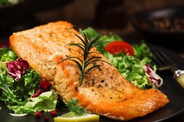 Baked salmon served with fresh vegetables.
