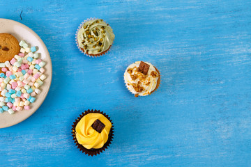 Cupcakes with buttercream. Colored marshmallows.