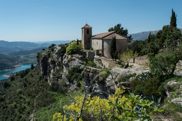 Eglise et lac de Siurana, Espagne, Catalogne