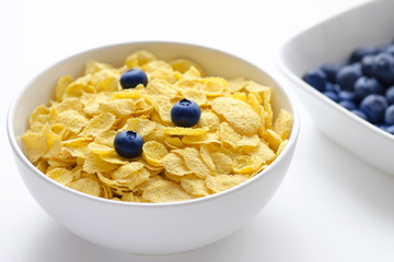 Bowl of corn cereal with blueberries