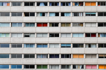 immeuble habitation appartement  fenêtre habiter se loger cité façade vivre urbain urbanisme architecture construction ville béton couleur