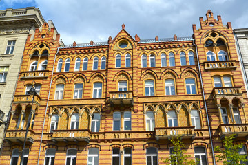 Obraz premium The historical building on Uyazdovskaya Avenue Street. Warsaw, Poland