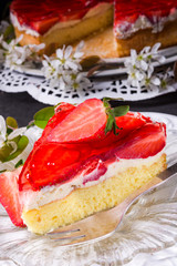 Strawberry-cream-cake