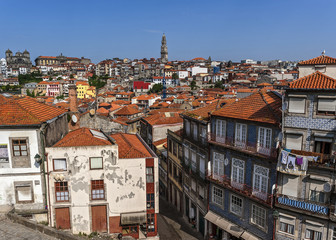 Fototapeta na wymiar Portugal, Porto . View of the living quarters of the old city.
