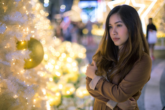 Portrait of lonely asian woman, outdoor in night