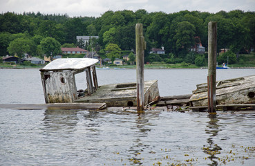 Bootswrack an den dänischen Ochseninseln in der Flensburger Förde.