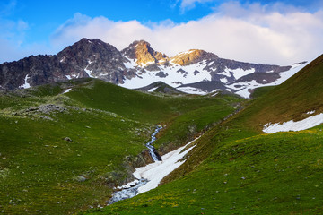 From the lawn with flowers opens a panoramic view.