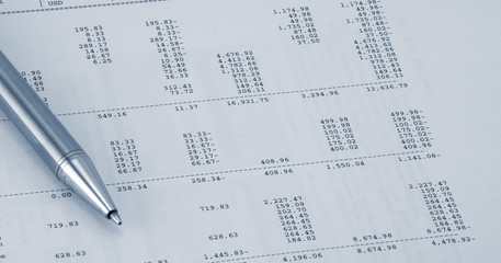 Obraz premium Accounting concept. Pen on a numbers background