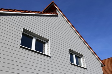 Wohnhaus mit Fassadendämmung, Fassadenverkleidung