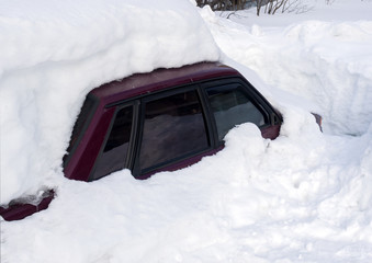 Car in a snow captivity