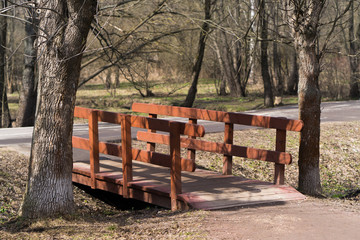 a wooden bridge in the Park