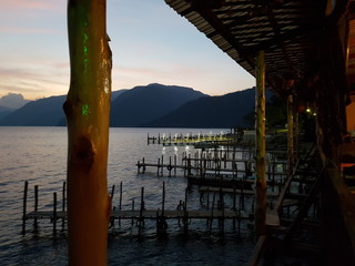 Sonnenuntergang am Atitlan-See, Guatemala