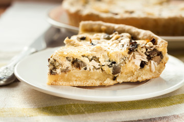 Chicken tart with mushrooms and cheese