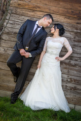 Naklejka premium Romantic young couple in love, wooden background