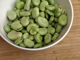 Dicke Bohnen, Ackerbohnen in der Schale