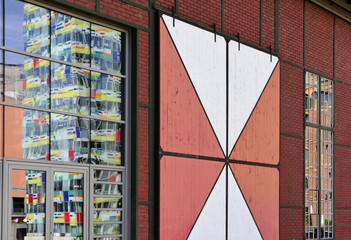 spiegelungen an den fassaden in düssseldorfer medienhafen