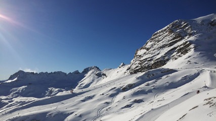 Obraz premium The highest point of Germany oversees many peaks of the Alps on both German and Austrian sides.
